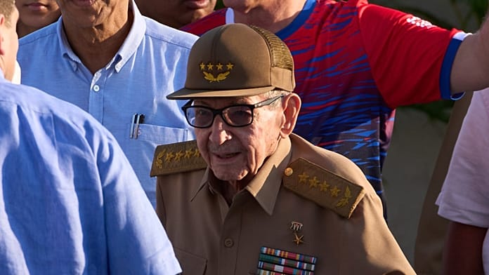 Crisis en Cuba: EE.UU. sopesa acusar a Raúl Castro y envía al director de la CIA a la isla