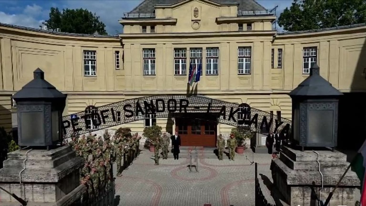 A legendás budapesti laktanya visszakapta korábbi nevét 2026. május 15-én reggel