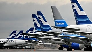 Aviones de pasajeros de la compañía aérea nacional finlandesa Finnair en la pista del aeropuerto internacional de Helsinki, 16 de noviembre de 2009.