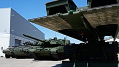 Ein Boxer, Puma und ein Kampfpanzer vom Typ Leopard bei KNDS am 22. April 2026 in München
