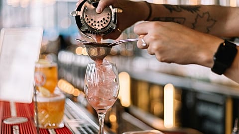 The Pinnacle Guide awards the best cocktail bars around the globe