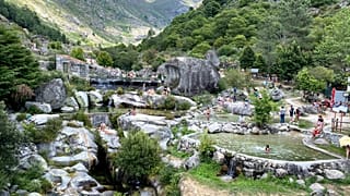 Las playas fluviales, como la Praia Fluvial de Loriga, ganan popularidad en Portugal