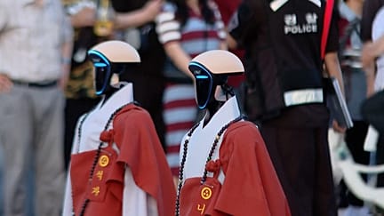 Corée du Sud : des milliers de personnes assistent au défilé de moines robots dans les rues de Séoul
