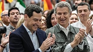Popular Party candidate in Andalusia, Juanma Moreno (left) and national party leader Alberto Núñez Feijóo (right)