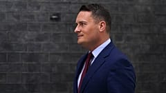 Były brytyjski minister zdrowia Wes Streeting przybywa na Downing Street na spotkanie z premierem Keirem Starmerem w Londynie, w środę, 13 maja 2026 r.