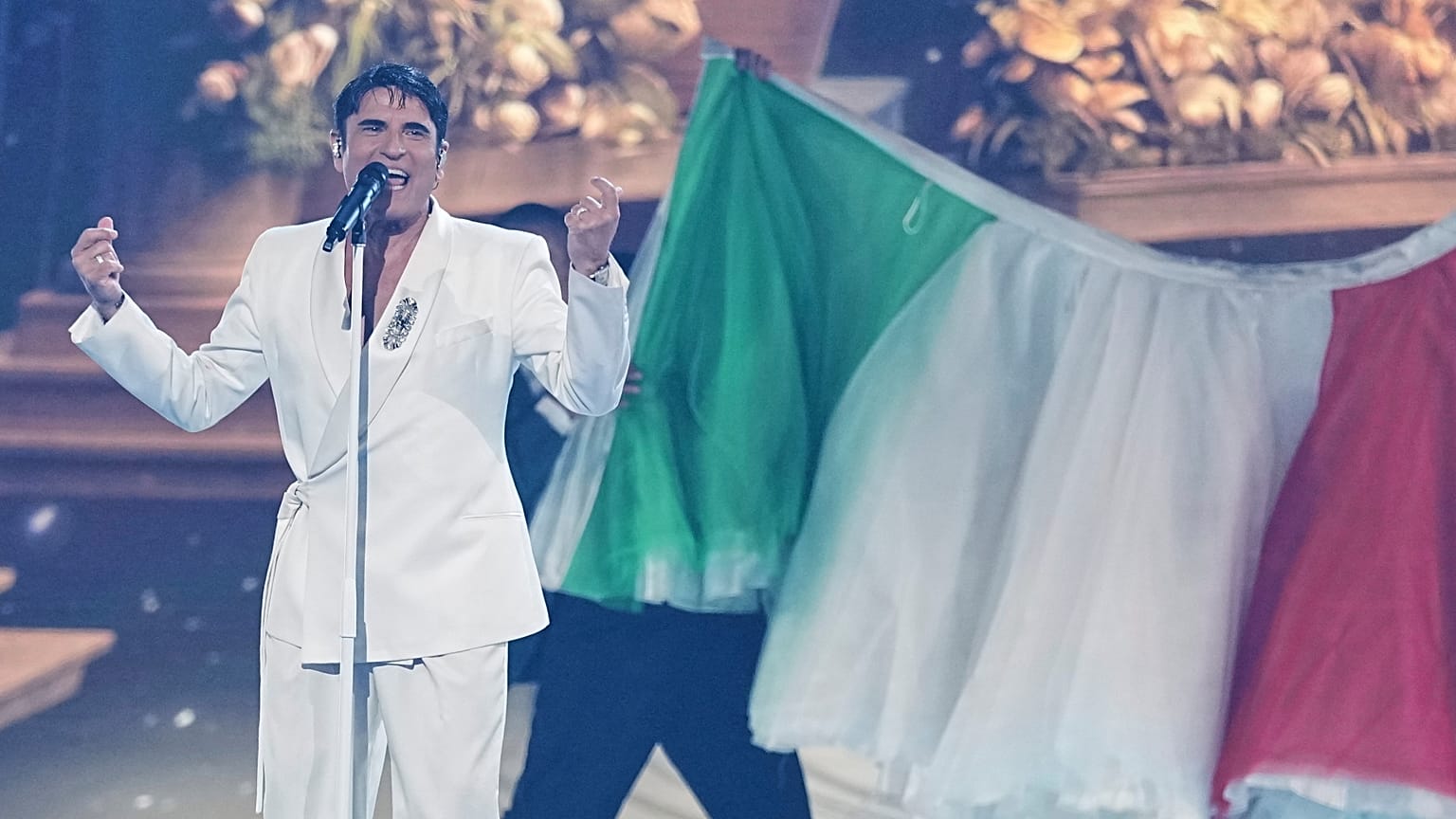 Sal Da Vinci durante la finale dell'Eurovision Song Contest