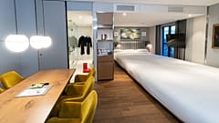 Curator Suite: Riesiges Bett macht Schlaf zur Show