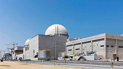 ARCHIV: Undatiertes Foto der staatlichen Nachrichtenagentur WAM zeigt das im Bau befindliche Atomkraftwerk Barakah in Abu Dhabi in den Vereinigten Arabischen Emiraten.