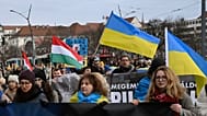 Ukrán és magyar zászlók az idei szolidaritási meneten 2026. február 22-én