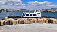 GNR apreende cerca 4 toneladas de resina de cannabis (vulgarmente designada por haxixe) e três embarcações na Ria Formosa, no concelho de Faro. 