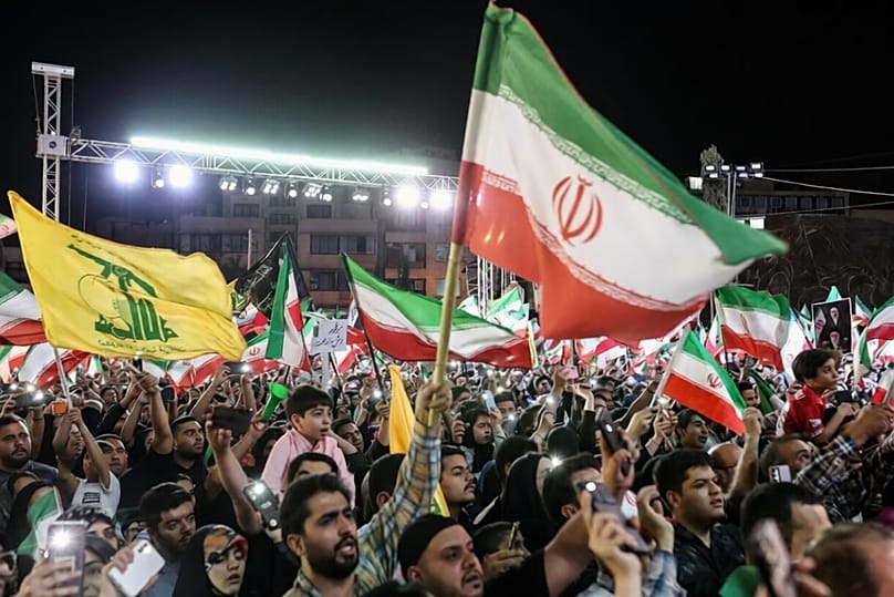 در مراسم بدرقه تیم ملی فوتبال ایران پرچم‌های حزب‌الله لبنان مشاهده می‌شد