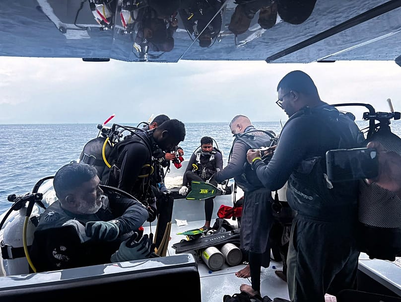 Divers preparing to search for the four missing Italian divers near Alimathaa Island, 15 May, 2026
