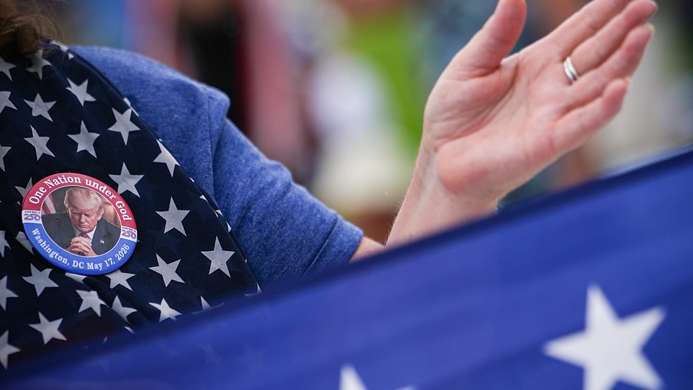 Video. Thousands gather for Trump-backed prayer rally in Washington ...
