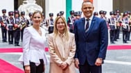 Premier Włoch Giorgia Meloni wita prezydenta Polski Karola Nawrockiego oraz jego żonę Martę Nawrocką w Palazzo Chigi w Rzymie, 18 maja 2026 r.