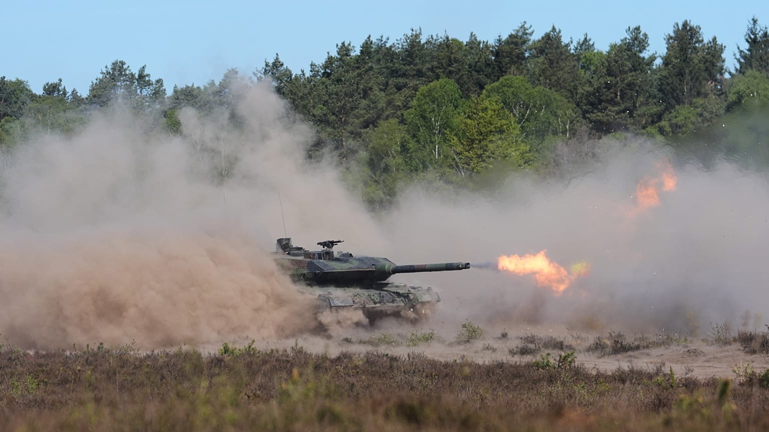 Ein Leopard 2 A6 während des Besuchs des deutschen Bundeskanzlers Friedrich Merz bei der Bundeswehr auf dem Stützpunkt in Munster, 30. April 2026