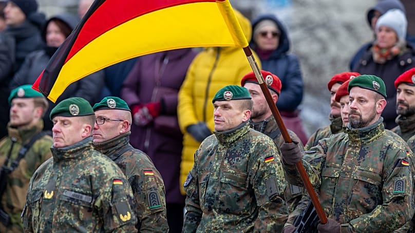 Soldaten am 23. November 2024, in Vilnius, Litauen zum 106. Jahrestag der litauischen Streitkräfte anlässlich des Tages der Streitkräfte
