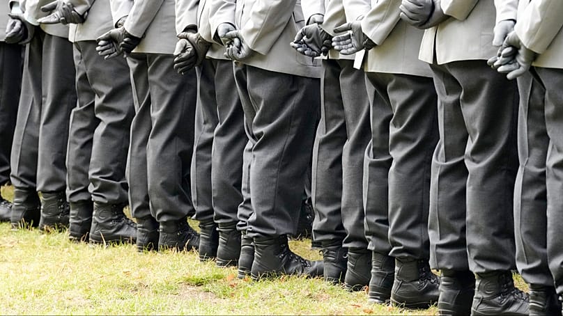 Rekruten am 4. September 2025 in Düsseldorf bei einer Zeremonie, bei der sie vor dem Landtag von Nordrhein-Westfalen ihren Eid ablegen