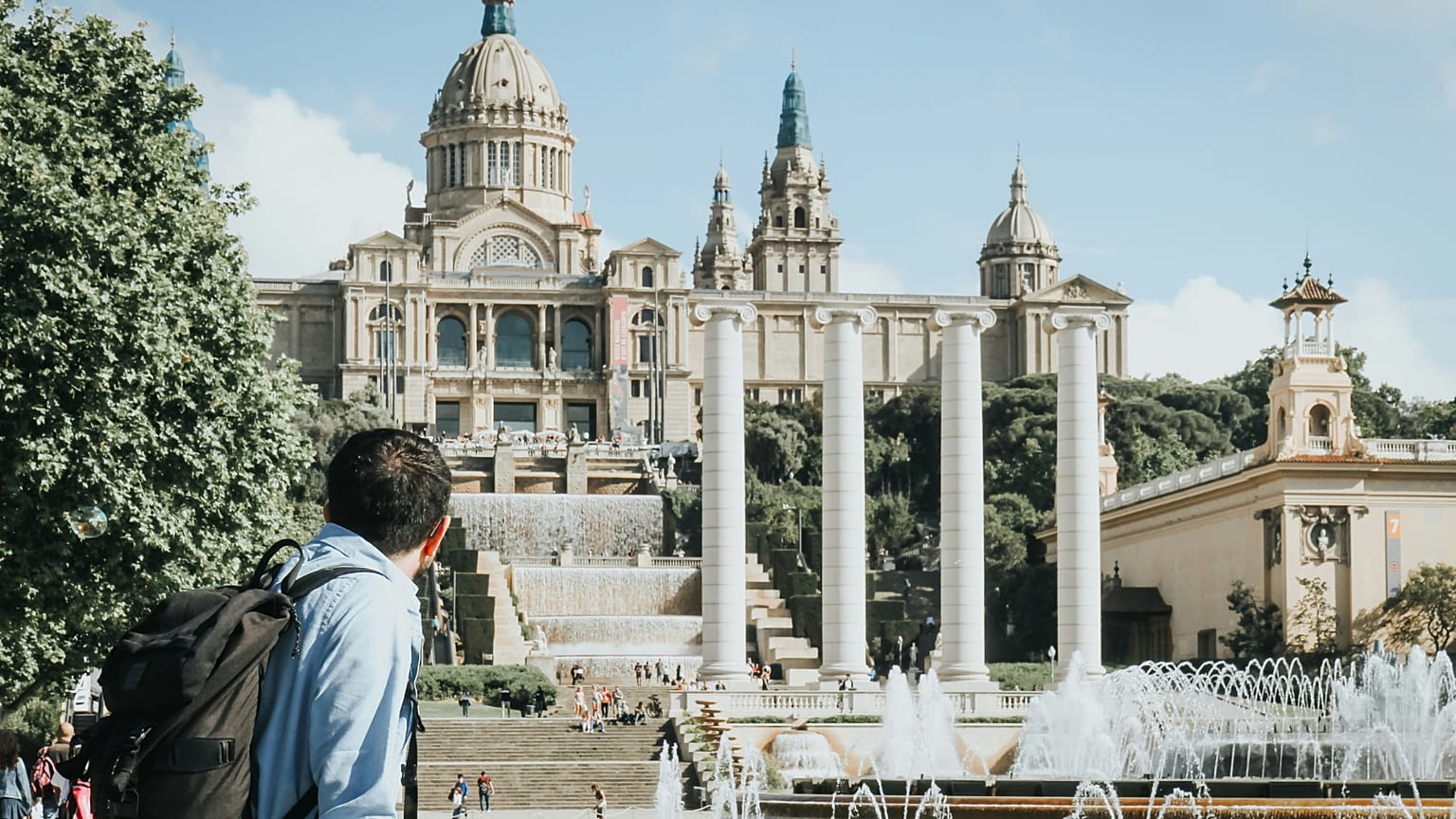 La Spagna vanta il maggior numero di turisti notturni al mondo