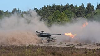 A Leopard 2 A6 tank demonstrates his capabilities during a visit of German Chancellor Friedrich Merz to the army at the Bundeswehr base in Munster, Germany, April, 30, 2026. 