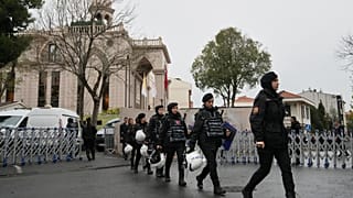 Polis memurları, Papa XIV. Leo’nun İstanbul’da Hristiyan cemaatlerin liderleriyle yapacağı görüşme öncesinde. İstanbul, Türkiye, Cumartesi, 29 Kasım 2025.