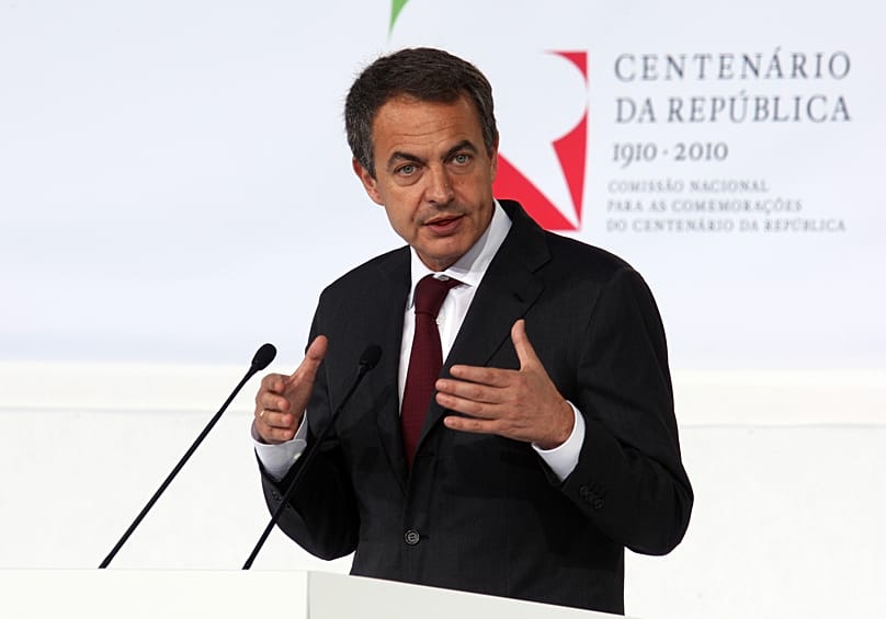 José Luis Rodríguez Zapatero prend la parole à l'occasion du 25e anniversaire de l'adhésion de l'Espagne et du Portugal à l'UE, à Lisbonne, le 12 juin 2010
