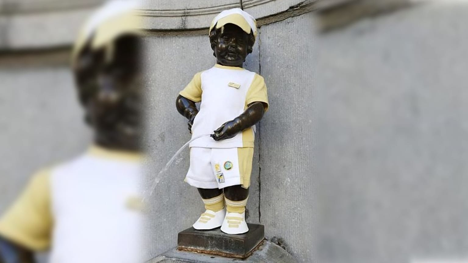 Manneken-Pis wears Fair Play costume to mark the annual celebration