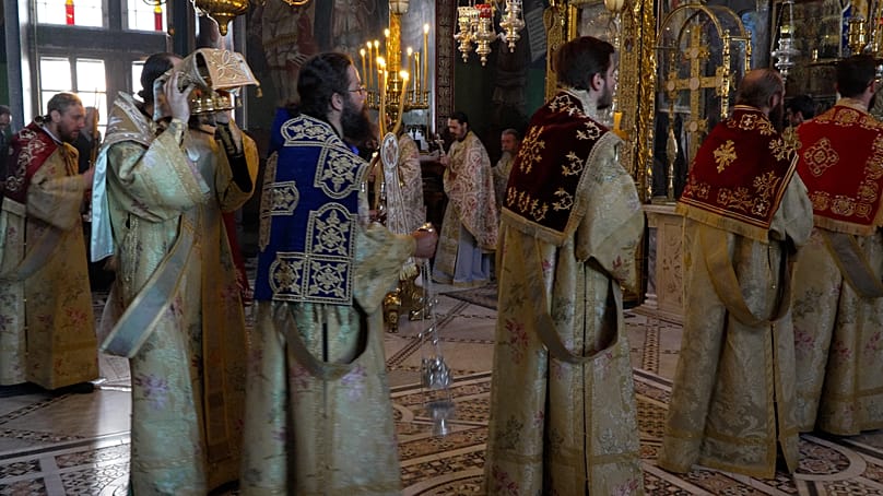 Στιγμιότυπο του τελετουργικού της ολονυχτίας για τον Άγιο Γεώργιο