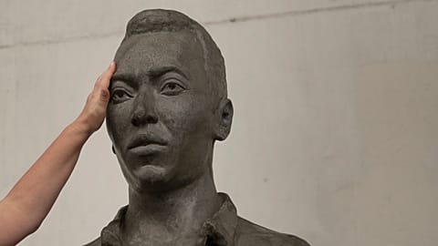 Pele statue installed in Mexico