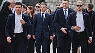 Premier Węgier Peter Magyar, na środku, przybywa do katedry na Wawelu podczas wizyty w Krakowie w Polsce, we wtorek 19 maja 2026 roku.