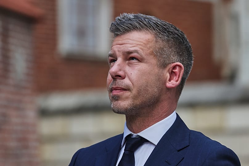 Premier Węgier Peter Magyar, na środku, przybywa do katedry na Wawelu podczas wizyty w Krakowie w Polsce, we wtorek 19 maja 2026 roku.
