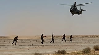 القوات العراقية في صحراء النجف، بعد تقارير تحدثت عن وجود عسكري إسرائيلي غير مصرح به في المنطقة، في 17 مايو 2026.