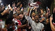 Arsenal taraftarları, Arsenal futbol takımının Londra'da 19 Mayıs 2026 Salı günü Premier Lig şampiyonluğunu kazanmasının ardından stadyumda kutlama yaptı.