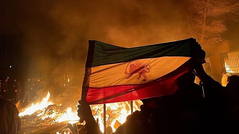 پرچم شیر و خورشید در جریان اعتراضات دی‌ماه ایران
