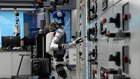 AI robots give work demonstrations in power grid control centres