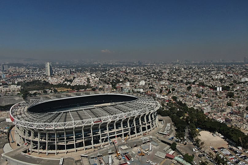 ARCHIVO - El Estadio Azteca en la Ciudad de México, 100 días antes de la ceremonia de inauguración de la Copa Mundial de Fútbol FIFA 2026, martes 3 de marzo de 2026.