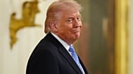 Prezydent USA Donald Trump uśmiecha się podczas spotkania z właścicielami małych firm w Sali Wschodniej Białego Domu w Waszyngtonie, 4 maja 2026 r.