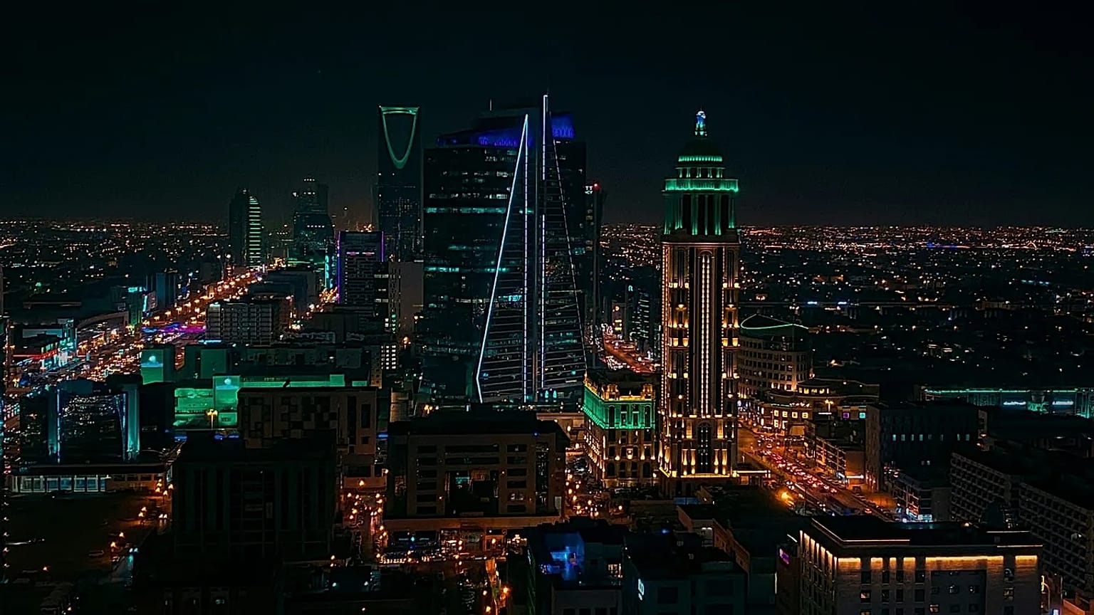 تبدأ شركة "طيران الرياض" تسيير رحلات إلى لندن اعتبارا من الأول من يوليو
