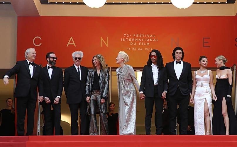 Elenco e realizador Jim Jarmusch (terceiro à esquerda) à chegada à cerimónia de abertura e à estreia do filme "The Dead Don't Die" em Cannes em 2014