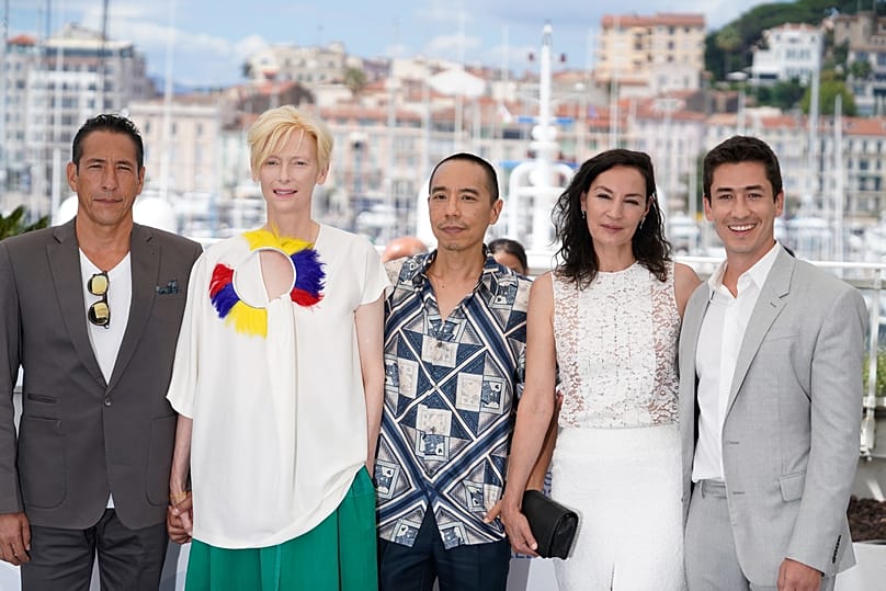 Elkin Diaz, Tilda Swinton, o realizador Apichatpong Weerasethakul, Jeanne Balibar e Juan Pablo Urrego no 74.º Festival Internacional de Cinema de Cannes. 16 de julho de 2021.