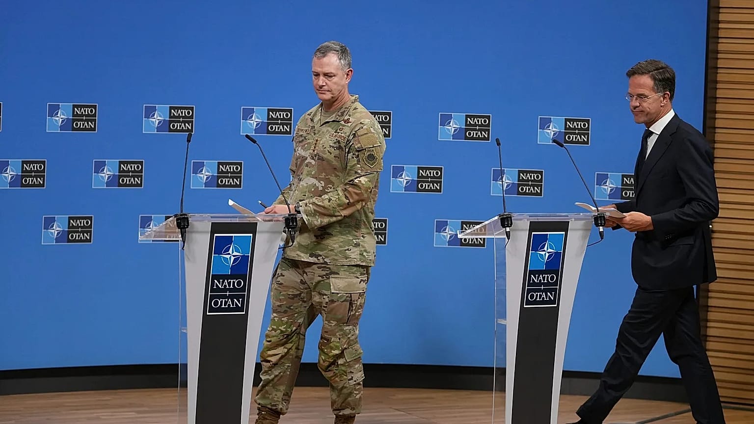 NATO Supreme Allied Commander Europe Alexus G. Grynkewich (L) and Secretary General Mark Rutte.
