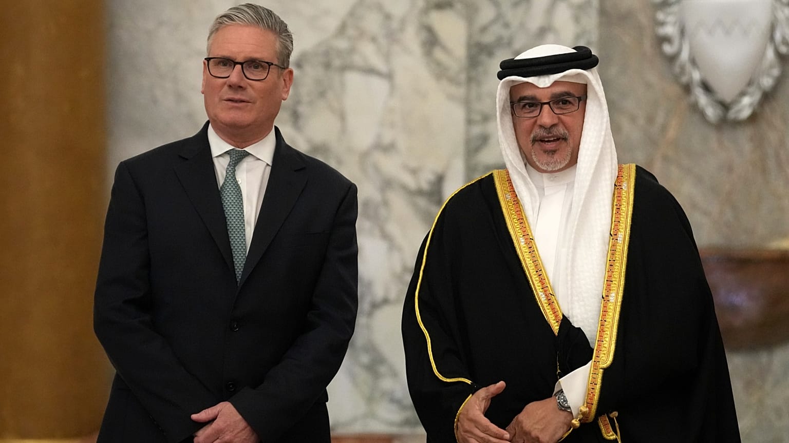 رئيس الوزراء البريطاني كير ستارمر يلتقي ولي عهد البحرين ورئيس وزرائها سلمان بن حمد آل خليفة في قصر الصخير بالبحرين، في 9 أبريل 2026.