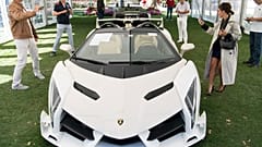 Photo d'archives - Des personnes regardent une voiture de sport Lamborghini Veneno Roadster (2014), avant une vente aux enchères en Suisse, le 29 sept. 2019.