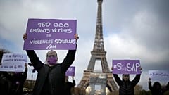 Demonstration against the sexual abuse of minors, in Paris, on Wednesday 17 November 2021. (AP photo/Christophe Ena)