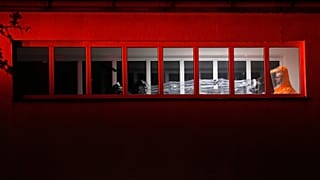 US-amerikanischer Arzt, der Kontakt zu mit Ebola infizierten Menschen in Uganda hatte, trifft am Donnerstag, dem 21. Mai 2026, in einem Krankenhaus in Prag, Tschechien, ein