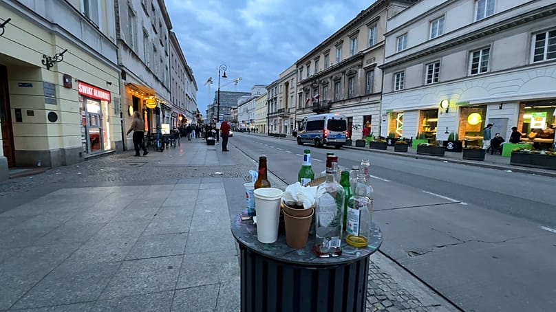 Ulica Nowy Świat w Warszawie o godzinie 5.00 rano