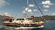 Le imbarcazioni della flotta Global Sumud, con a bordo attivisti e aiuti umanitari, salpano alla volta di Gaza dal porto di Marmaris, in Turchia, giovedì 14 maggio 2026