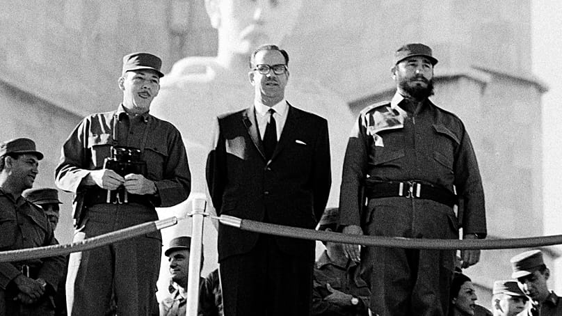 ARCHIVES : Fidel Castro, à droite, Osvaldo Dorticós, au centre, et Raúl Castro, à La Havane, Cuba, en janvier 1966.