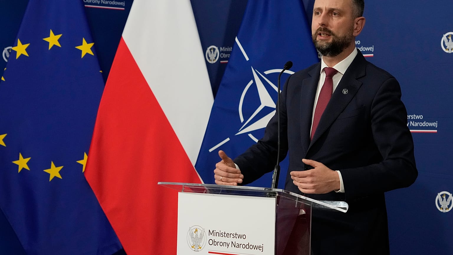 Wicepremier i minister obrony Polski Władysław Kosiniak-Kamysz przemawia podczas konferencji prasowej w Warszawie, piątek, 26 września 2025 r.
