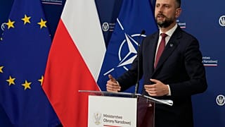 Wicepremier i minister obrony Polski Władysław Kosiniak-Kamysz przemawia podczas konferencji prasowej w Warszawie, piątek, 26 września 2025 r.