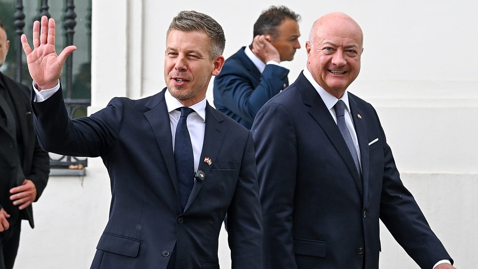 Magyar Péter miniszterelnök (b) és Christian Stocker osztrák kancellár tárgyalásuk után Bécsben 2026. május 21-én.